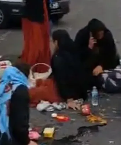 Hafif ticari araçla otomobil çarpıştı: 11 yaralı