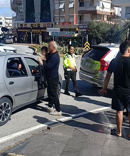 Kaza yapan motosikletli ısrarla polisi çağırdı, zararlı çıktı: 12 bin 870 TL ceza uygulandı