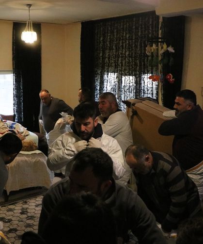 300 Kilo Fil Hastası 30 Kişilik Ekiple Evinden Çıkarılarak Ankara’ya Gönderildi