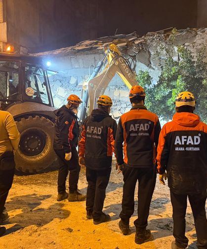 6 katlı bina yıkım esnasında çöktü, arama sonucu belli oldu