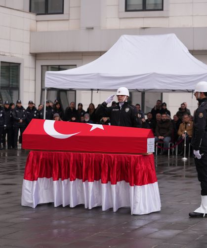 Araç muayene istasyonundaki kavgada polis memuru hayatını kaybetti