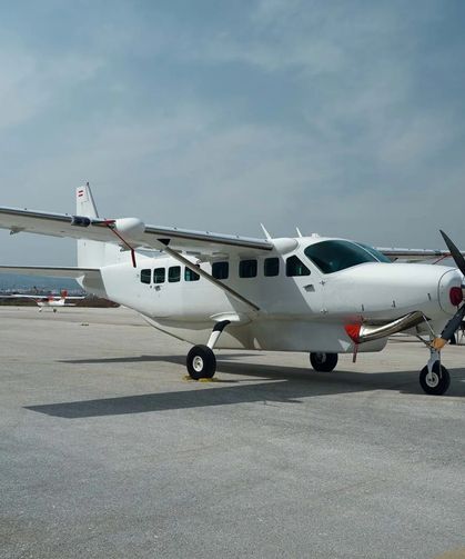 Endonezya'da uçağa silahlı saldırı: 2 ölü