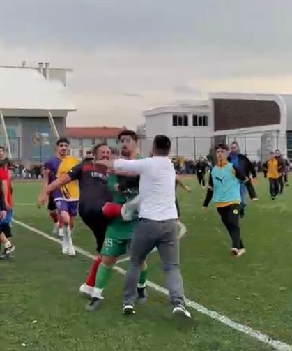 Amatör Maçta Kavga! 11 Kırmızı Kart, 1 Yaralı