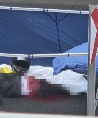 Bariyere çarpan motosikletli sürücünün üstünden otobüs geçti