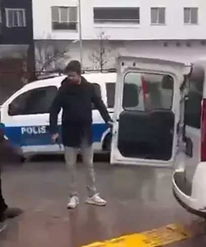 'Birini bıçaklamam lazım' diyerek evden çıkıp 16 yaşındaki kız çocuğunu bıçakladı