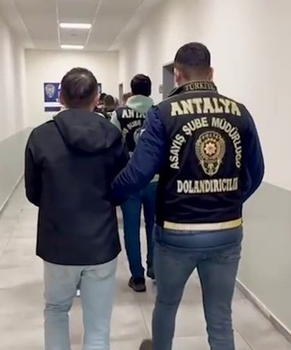 İşe alma vaadiyle 250 bin lira dolandıran 7 kişi yakalandı