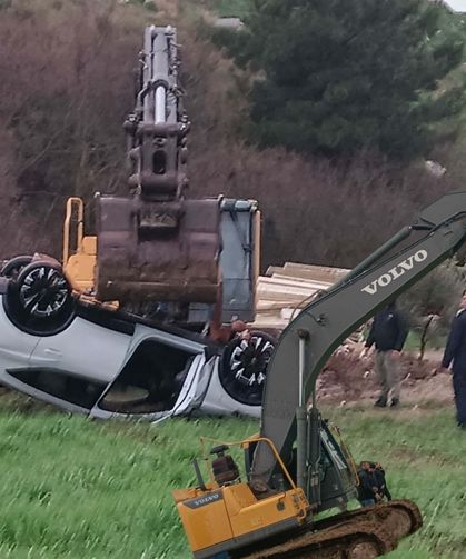 İzmir Menderes’te 2 kişinin öldüğü otomobil dere yatağından çıkarıldı