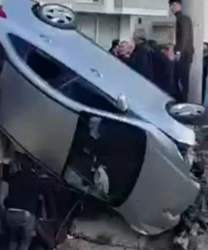 Otomobil Köprüde Asılı Kaldı, 6 Kişi Yaralandı