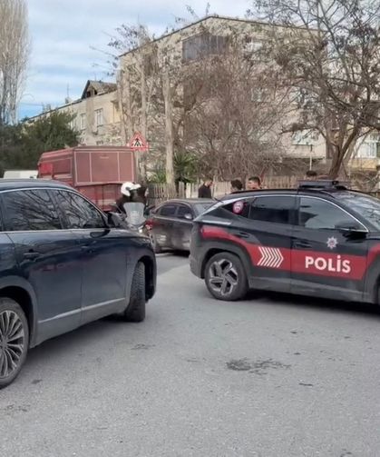 Polis Devriyesine Bıçaklı Saldırı: 4 Polis, 2 Sivil Yaralandı