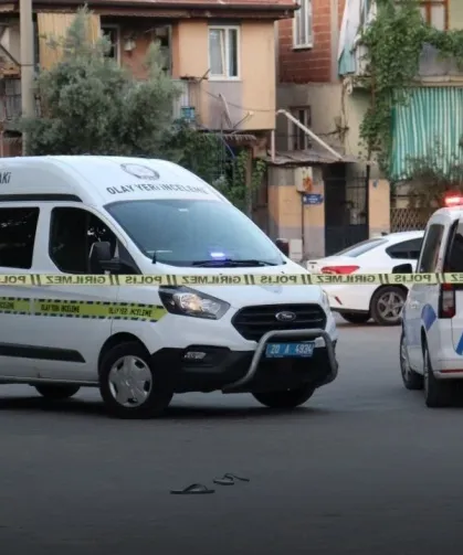 Sigara içtiği için tartıştığı eşini 13 kez bıçakladı