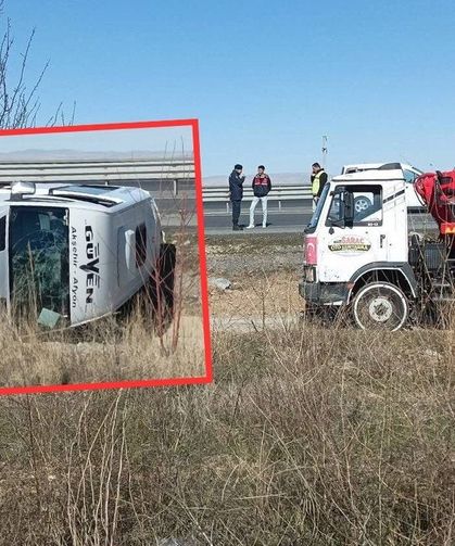 Afyonkarahisar Sultandağı’nda minibüse TIR çarptı: 11 kişi yaralandı