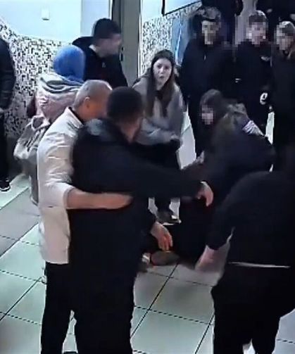 Milli halterciden, kız kardeşine akran zorbalığı yapan öğrenciye okulda şiddet