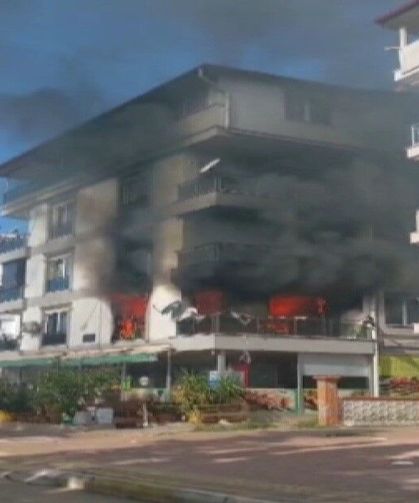 Antalya Kepez’de 4 Katlı Binada Yangın Paniği: 6 Kişi Dumandan Etkilendi