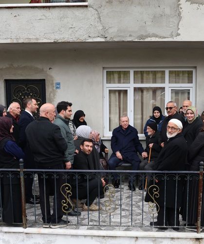 Cumhurbaşkanı Erdoğan Rize'de komşularıyla bayramlaştı!