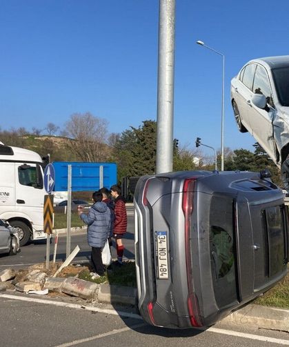 Edirne İpsala’da iki otomobil kavşakta çarpıştı: 4 yaralı