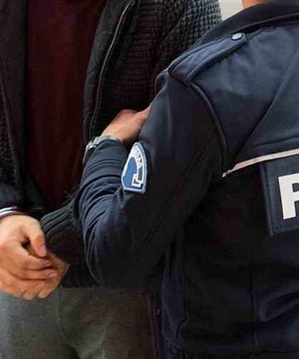 İzmir'de sosyal medya operasyonu! 2 kişiye ev hapsi