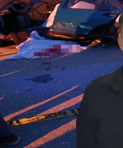 İki otomobil kafa kafaya çarpıştı, 1 ölü 1 yaralı