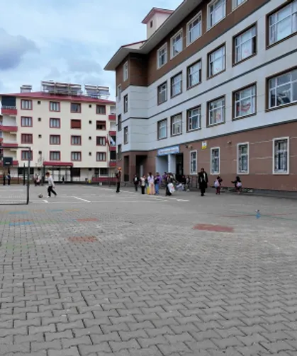 İlkokulda Korku Dolu Anlar: Kar Spreyi Kullanımı 30 Öğrenciyi Hastanelik Etti