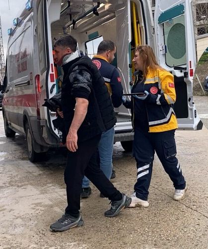 İnegöl'de feci kaza! Savrulan araç yağmur suyu kanalına düştü