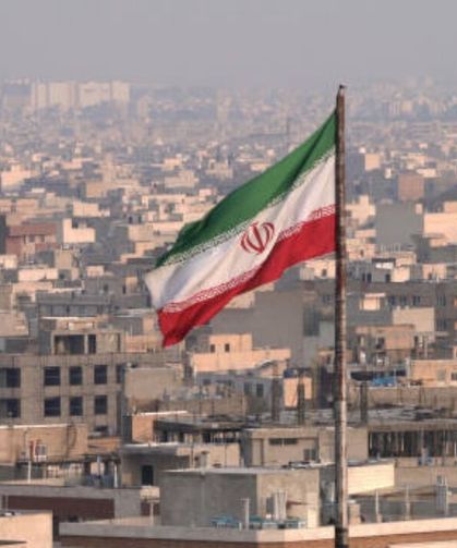 İran Devrim Muhafızları: ABD üslerini İHA ve füzelerle vurduk