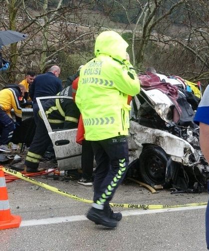 Isparta'da feci kaza! Nişanlı çift hayata veda etti
