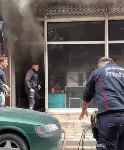 Şarjdaki batarya patladı, iş yerinde yangın çıktı