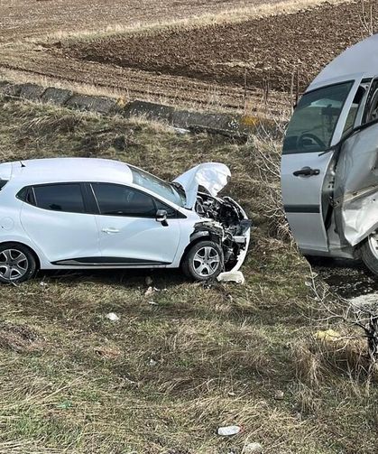 Sivas Yıldızeli'nde zincirleme kaza! 1 ölü 5 yaralı var