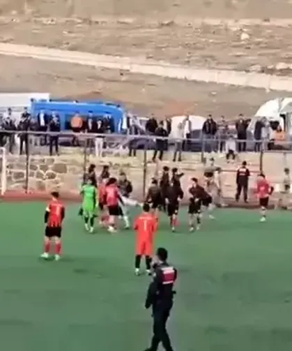 Süper Amatör Lig Maçı Kavga ile Sona Erdi: Saha Karıştı