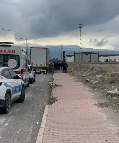 TIR Şoförü Aracının Yanında Ölü Bulundu