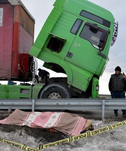 TIR’ını Tamir Ederken Fenalaşan Şoför Hayatını Kaybetti