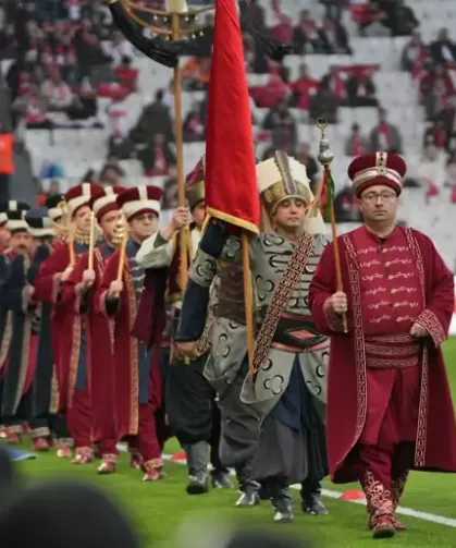 Türkiye-Romanya Maçı Öncesi Renkli Kareler: Taraftarlar Tribünü Doldurdu