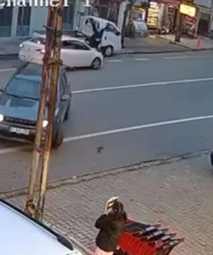Trabzon’da otomobilin çarptığı genç kadın metrelerce savruldu... O anlar kamerada