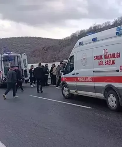 Yolcu Midibüsü Yan Yattı, 21 Yaralı