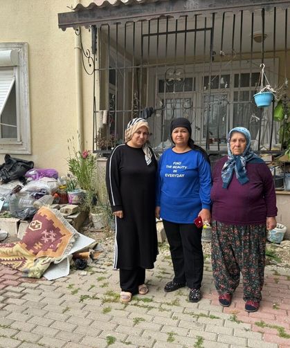 2 kamyon atık çıktı, mahalleli fare ve hamam böceklerine karşı nöbet tutuyor