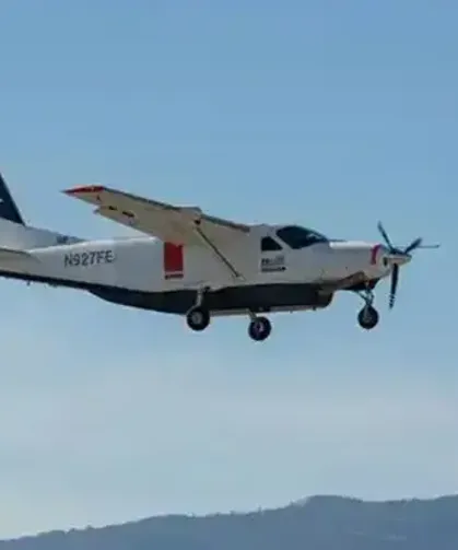 Yolcu uçağı düştü: 15 ölü