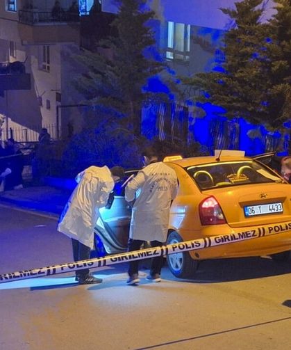 Ankara Mamak'ta taksi içinde arkadaşını vurdu!