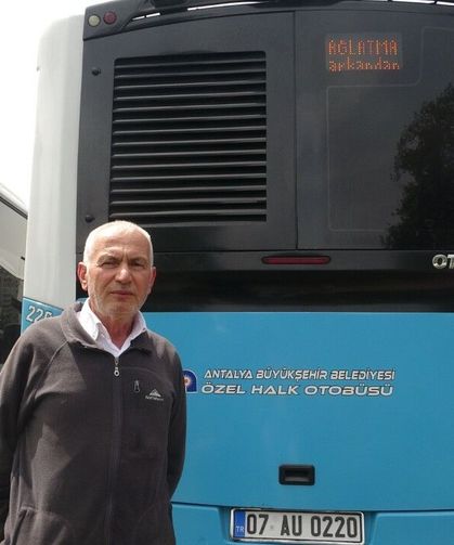 Antalya'da otobüs şoföründen patencilere LED'li uyarı!