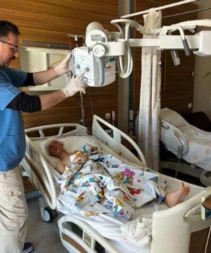 5 yaşındaki kuzeninin öldüğünden habersiz iyileşeceği günü bekliyor