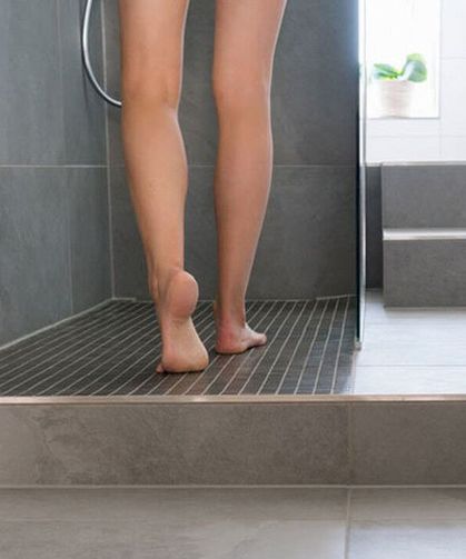 Banyoda Gizli Kamera Şoku! Genç Kız Fark Edince Her Şey Ortaya Çıktı