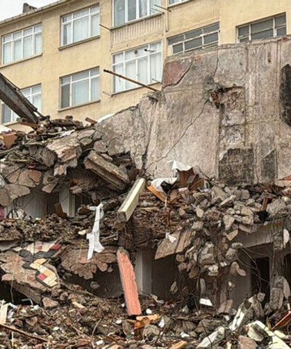 Bina yıkımlarında açığa çıkan asbest lifleri yıllar sonra hastalığa yol açıyor