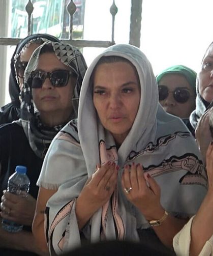 Demet Akalın yasta! Yengesi hayata gözlerini yumdu!