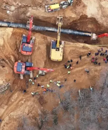 Doğal gaz çalışması sırasında toprak altında kalan 2 işçiden 1'i öldü