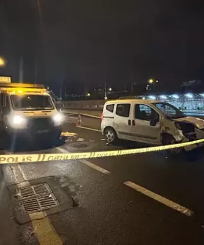 Hafif ticari araç ile motosiklet çarpıştı; 1 yaralı