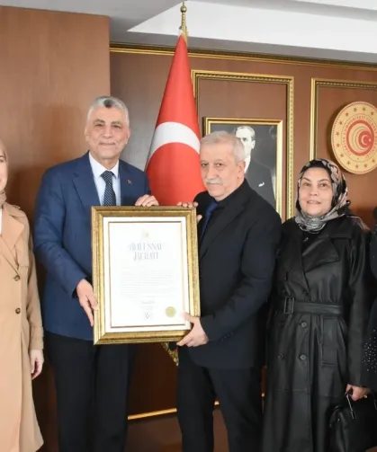 İstanbul’da örnek davranış! Ücret almayan esnafa Bakan Bolat’tan ödül