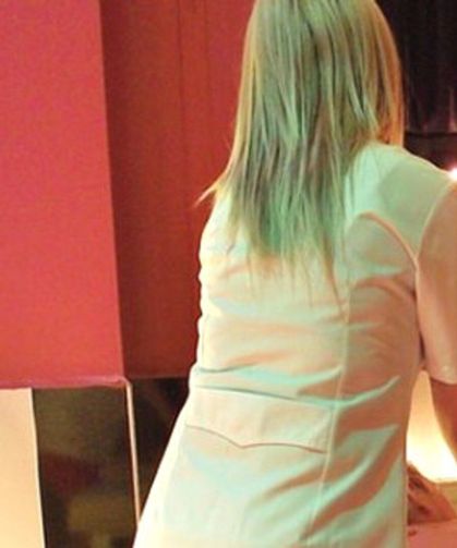 Kadın, Erkeğe Masaj Yaptığı Görüntüleri Sosyal Medyada Paylaştı