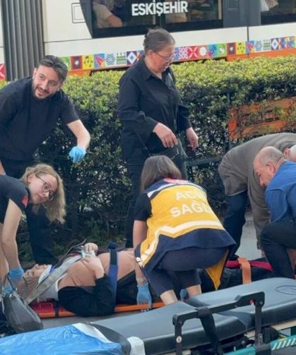 Kaldırıma çıkan araç yayayı ezdi