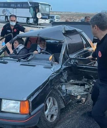 Kaza sonrası araçta sıkışan karı kocayı itfaiye kurtardı