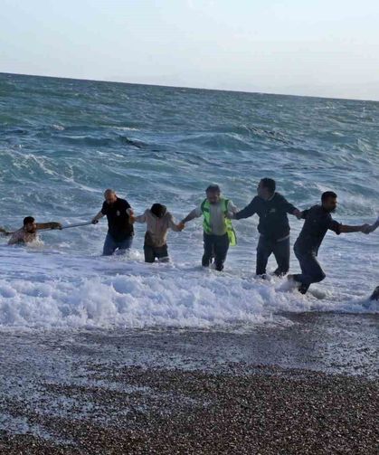 Konyaaltı Sahili'nde denize giren genç boğulmuştu; Egzama için denize girmiş