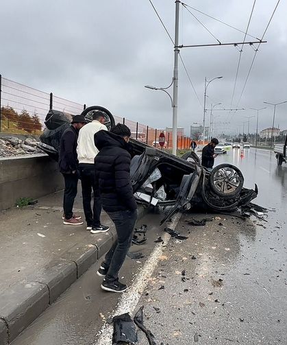 Malatya’da Otomobil Takla Attı: 5 Kişi Kazayı Yara Almadan Atlattı