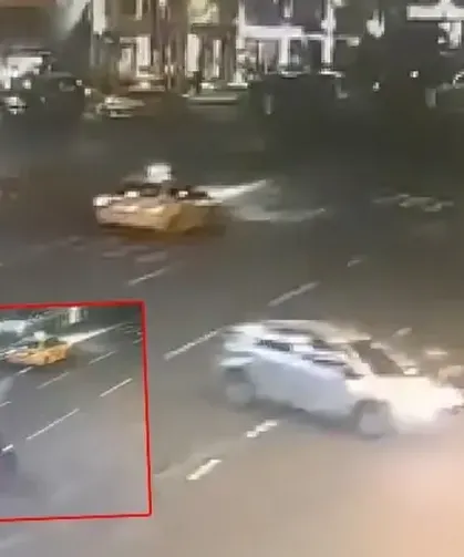 Otomobilin çarptığı motosiklet durağa daldı; 1 ölü 3 yaralı